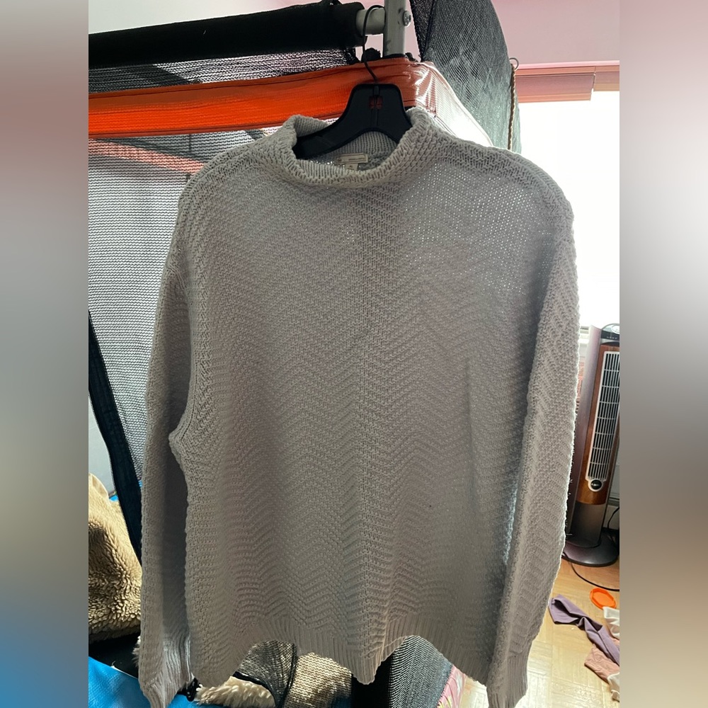 Gap sweater